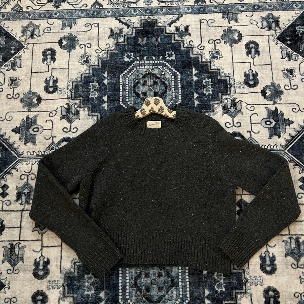 Heathered Dark Grey Universal Thread cropped crew neck sweater